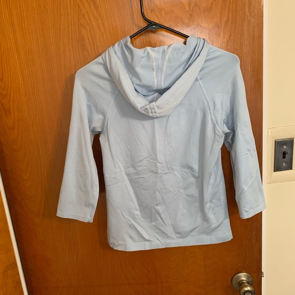 Nike Hooded 3/4 Workout Shirt - Picture 7 of 8